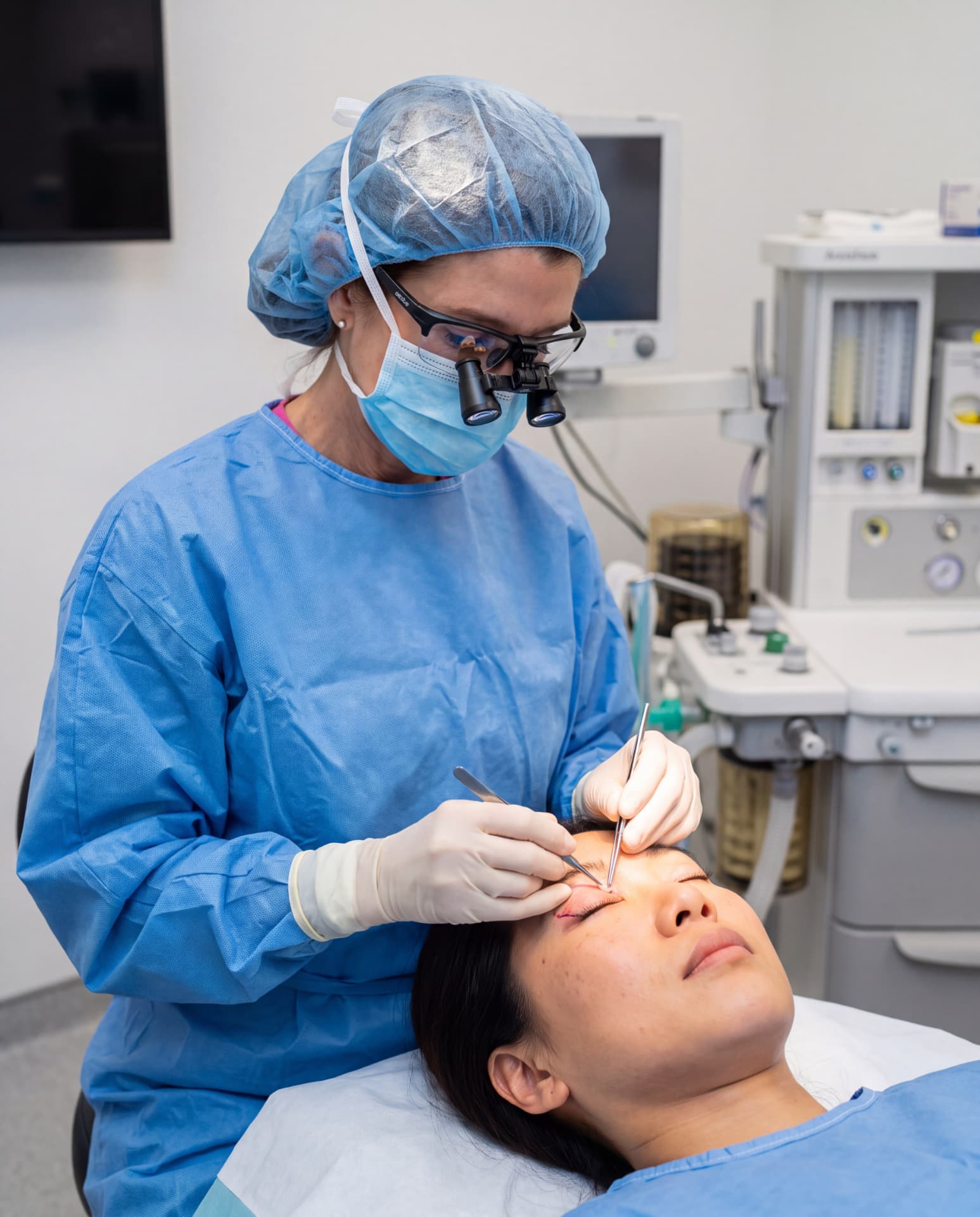 Dr. Trott performing precise upper eyelid blepharoplasty in her Beverly Hills office