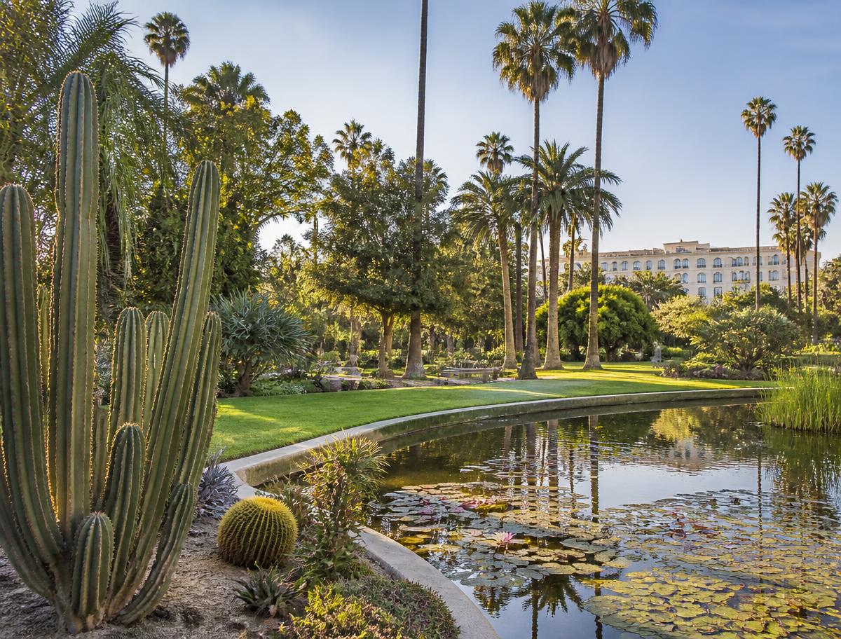 Beverly Gardens Park in Beverly Hills, near Dr. Suzanne Trott's plastic surgery practice